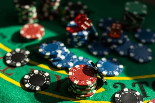 menang8 Live table rooms